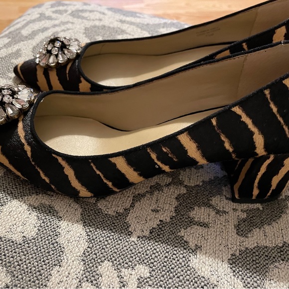 ANN TAYLOR DYED CALF HAIR FUR PUMPS WITH BROOCH RHINESTONES - Picture 6 of 10